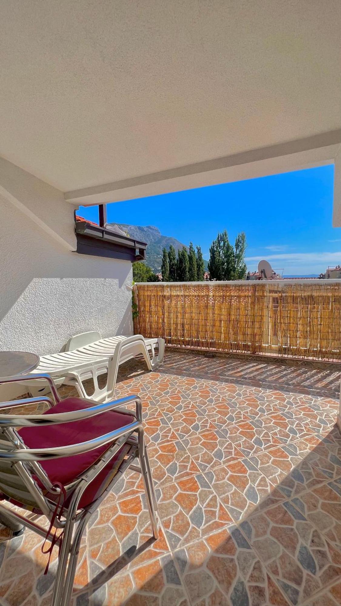 Apartments Neven Omis Exterior photo