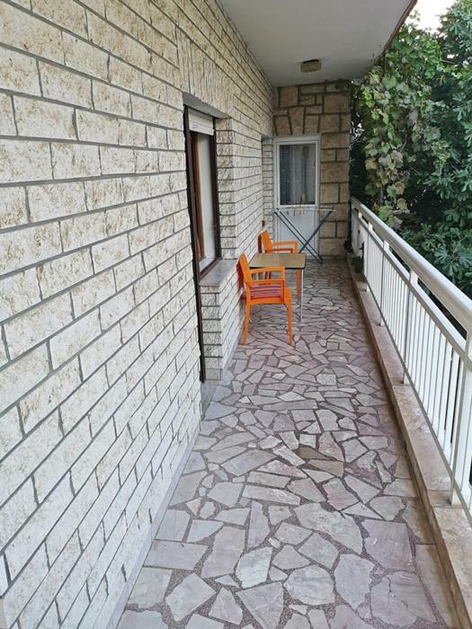 Apartments Neven Omis Exterior photo